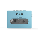 Reproductor de cassette FiiO CP13 en color celeste, con diseño compacto y botones visibles para reproducir casetes de casete.