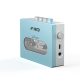 Reproductor de cassette FiiO CP13 en color celeste, con diseño compacto y botones para reproducir casetes tradicionales.