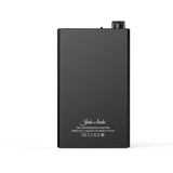 FiiO Q11, DAC y amplificador de audífonos compacto con pantalla y puertos de conexión para audio de alta calidad.